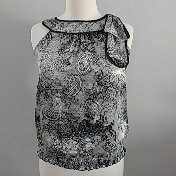 B Wear Tops - B WEAR BLACK & WHITE SLEEVELESS TOP SIZE MEDIUM